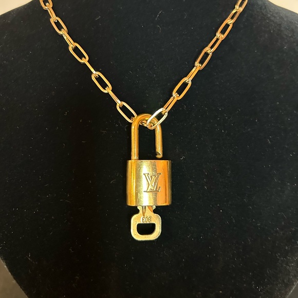 Louis Vuitton lock & key padlocked - Picture 6 of 7